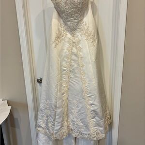 Elegant White and Cream Lace Wedding Dress
